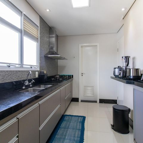 Apartamento à venda com 138m², 3 quartos e 3 vagas Apartamento à venda com 138m², 3 quartos e 3 vagasCozinha
