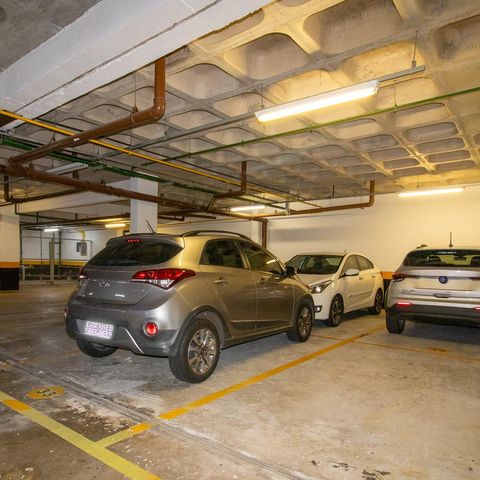 Apartamento à venda com 138m², 3 quartos e 3 vagas Apartamento à venda com 138m², 3 quartos e 3 vagasÁrea comum - Estacionamento