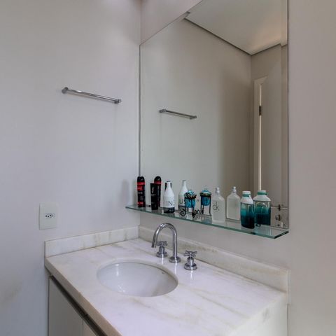 Apartamento à venda com 138m², 3 quartos e 3 vagas Apartamento à venda com 138m², 3 quartos e 3 vagasBanheiro da Suíte 1