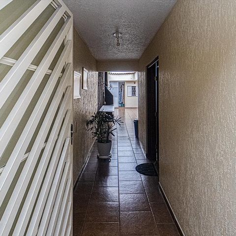 Casa à venda com 154m², 2 quartos e 4 vagas Casa à venda com 154m², 2 quartos e 4 vagasHall de Entrada