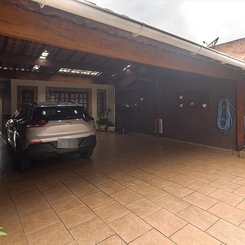 Casa à venda com 154m², 2 quartos e 4 vagas Casa à venda com 154m², 2 quartos e 4 vagasGaragem