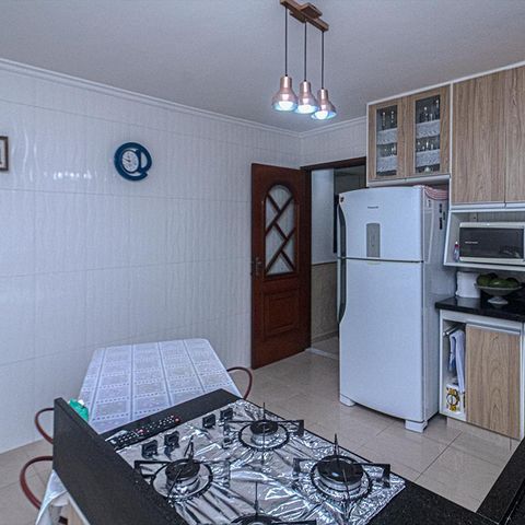 Casa à venda com 154m², 2 quartos e 4 vagas Casa à venda com 154m², 2 quartos e 4 vagasCozinha