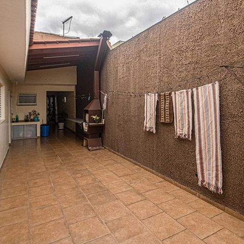 Casa à venda com 154m², 2 quartos e 4 vagas Casa à venda com 154m², 2 quartos e 4 vagasChurrasqueira