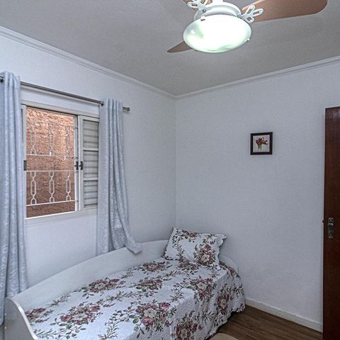 Casa à venda com 154m², 2 quartos e 4 vagas Casa à venda com 154m², 2 quartos e 4 vagasQuarto
