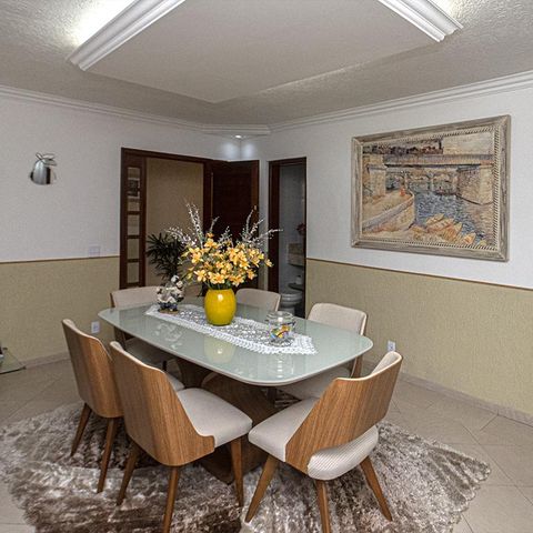 Casa à venda com 154m², 2 quartos e 4 vagas Casa à venda com 154m², 2 quartos e 4 vagasCopa
