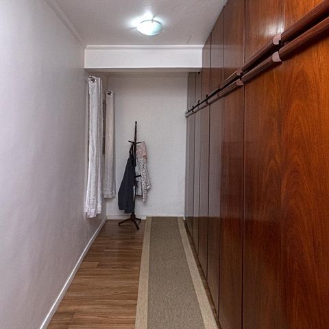 Casa à venda com 154m², 2 quartos e 4 vagas Casa à venda com 154m², 2 quartos e 4 vagasCloset da suíte