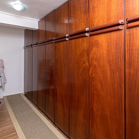 Casa à venda com 154m², 2 quartos e 4 vagas Casa à venda com 154m², 2 quartos e 4 vagasCloset da suíte