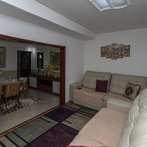 Casa à venda com 154m², 2 quartos e 4 vagas Casa à venda com 154m², 2 quartos e 4 vagasSala