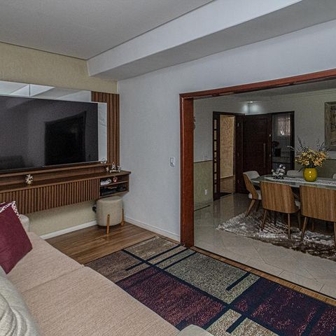 Casa à venda com 154m², 2 quartos e 4 vagas Casa à venda com 154m², 2 quartos e 4 vagasSala