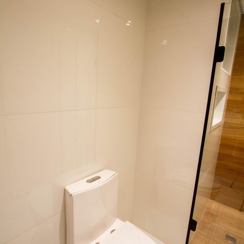 Apartamento para alugar com 150m², 3 quartos e 1 vaga Apartamento para alugar com 150m², 3 quartos e 1 vagaBanheiro da Suíte