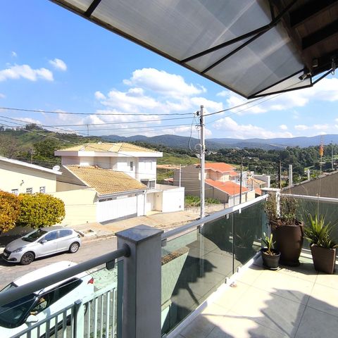 Casa à venda com 170m², 4 quartos e 2 vagas Casa à venda com 170m², 4 quartos e 2 vagasSala