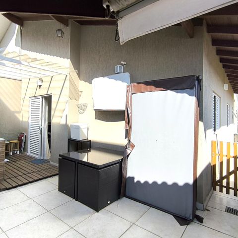 Casa à venda com 170m², 4 quartos e 2 vagas Casa à venda com 170m², 4 quartos e 2 vagasQuintal e Churrasqueira