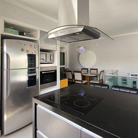Casa à venda com 170m², 4 quartos e 2 vagas Casa à venda com 170m², 4 quartos e 2 vagasCozinha