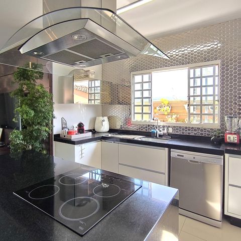 Casa à venda com 170m², 4 quartos e 2 vagas Casa à venda com 170m², 4 quartos e 2 vagasCozinha