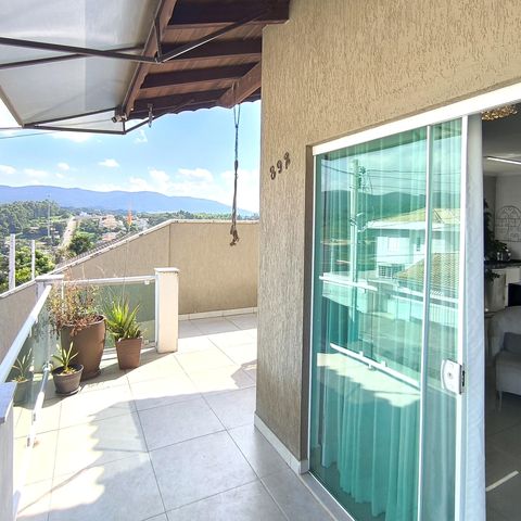 Casa à venda com 170m², 4 quartos e 2 vagas Casa à venda com 170m², 4 quartos e 2 vagasSala