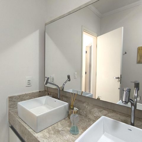 Casa à venda com 170m², 4 quartos e 2 vagas Casa à venda com 170m², 4 quartos e 2 vagasBanheiro da Suíte 1