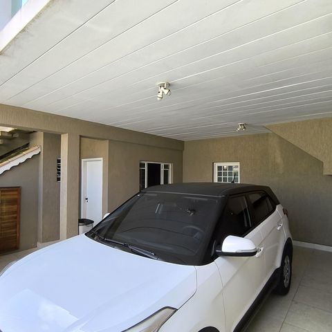 Casa à venda com 170m², 4 quartos e 2 vagas Casa à venda com 170m², 4 quartos e 2 vagasGaragem