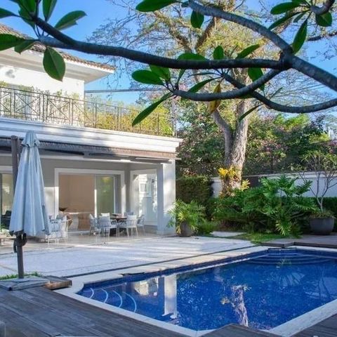 Casa à venda com 531m², 6 quartos e 2 vagas