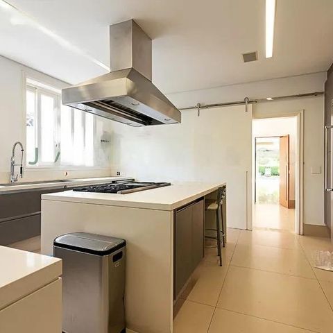 Casa à venda com 531m², 6 quartos e 2 vagas