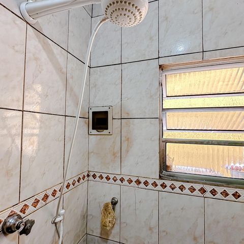 Casa à venda com 234m², 6 quartos e 4 vagasBanheiro 2