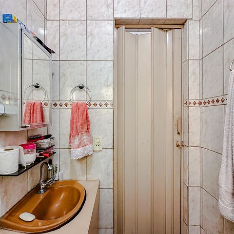 Casa à venda com 234m², 6 quartos e 4 vagasBanheiro 2