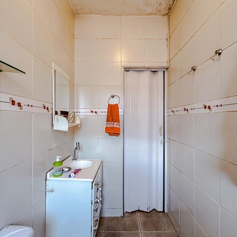 Casa à venda com 234m², 6 quartos e 4 vagasBanheiro