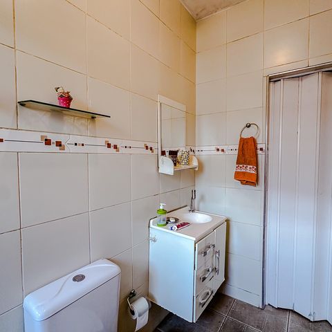 Casa à venda com 234m², 6 quartos e 4 vagasBanheiro