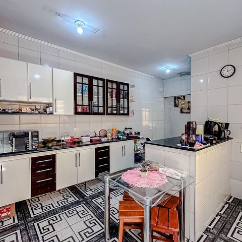 Casa à venda com 234m², 6 quartos e 4 vagasCozinha