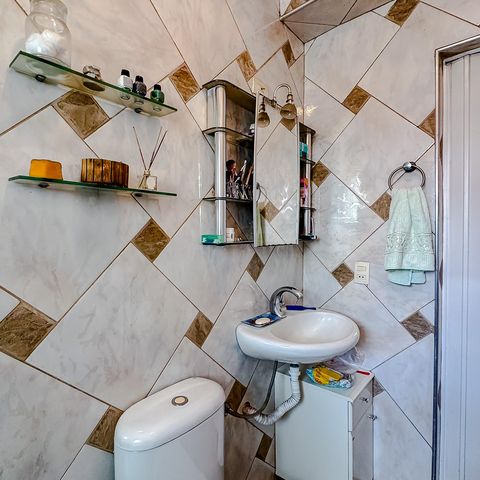 Casa à venda com 234m², 6 quartos e 4 vagasBanheiro da Suíte