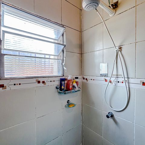 Casa à venda com 234m², 6 quartos e 4 vagasBanheiro