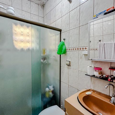 Casa à venda com 234m², 6 quartos e 4 vagasBanheiro 2