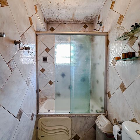 Casa à venda com 234m², 6 quartos e 4 vagasBanheiro da Suíte