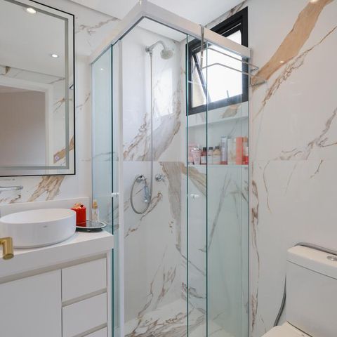 Apartamento à venda com 59m², 2 quartos e 2 vagas Apartamento à venda com 59m², 2 quartos e 2 vagasBanheiro da Suíte