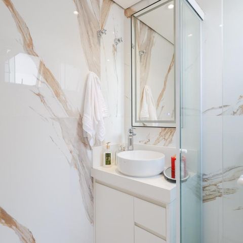 Apartamento à venda com 59m², 2 quartos e 2 vagas Apartamento à venda com 59m², 2 quartos e 2 vagasBanheiro da Suíte