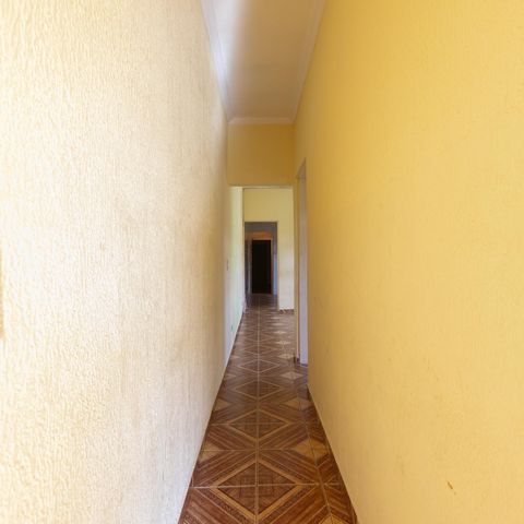 Casa à venda com 300m², 5 quartos e 4 vagas Casa à venda com 300m², 5 quartos e 4 vagasCorredor