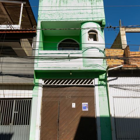 Casa à venda com 300m², 5 quartos e 4 vagas Casa à venda com 300m², 5 quartos e 4 vagasFachada + Placa