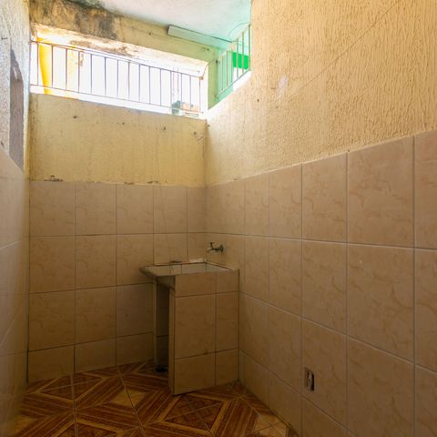 Casa à venda com 300m², 5 quartos e 4 vagas Casa à venda com 300m², 5 quartos e 4 vagasÁrea de Serviço 1