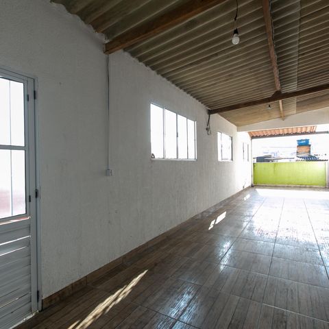 Casa à venda com 300m², 5 quartos e 4 vagas Casa à venda com 300m², 5 quartos e 4 vagasTerraço