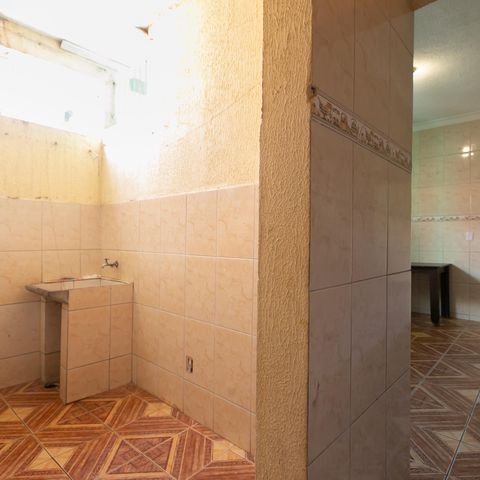 Casa à venda com 300m², 5 quartos e 4 vagas Casa à venda com 300m², 5 quartos e 4 vagasÁrea de Serviço 1
