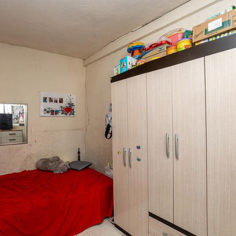 Casa à venda com 300m², 5 quartos e 3 vagas Casa à venda com 300m², 5 quartos e 3 vagasQuarto 1 Casa 2