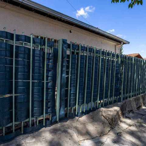 Casa à venda com 300m², 5 quartos e 3 vagas Casa à venda com 300m², 5 quartos e 3 vagasFachada