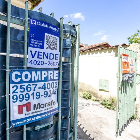 Casa à venda com 300m², 5 quartos e 3 vagas Casa à venda com 300m², 5 quartos e 3 vagasPlaca