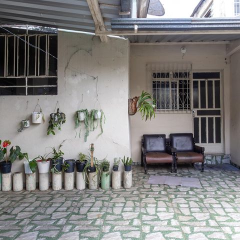 Casa à venda com 300m², 5 quartos e 3 vagas Casa à venda com 300m², 5 quartos e 3 vagasQuintal