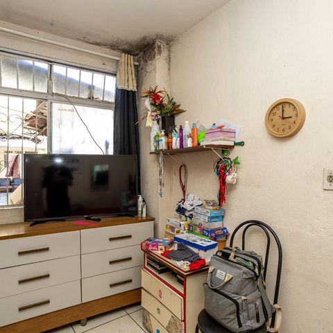 Casa à venda com 300m², 5 quartos e 3 vagas Casa à venda com 300m², 5 quartos e 3 vagasQuarto 1 Casa 2