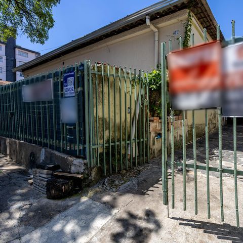 Casa à venda com 300m², 5 quartos e 3 vagas Casa à venda com 300m², 5 quartos e 3 vagasFachada