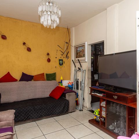 Casa à venda com 300m², 5 quartos e 3 vagas Casa à venda com 300m², 5 quartos e 3 vagasSala da Casa 2