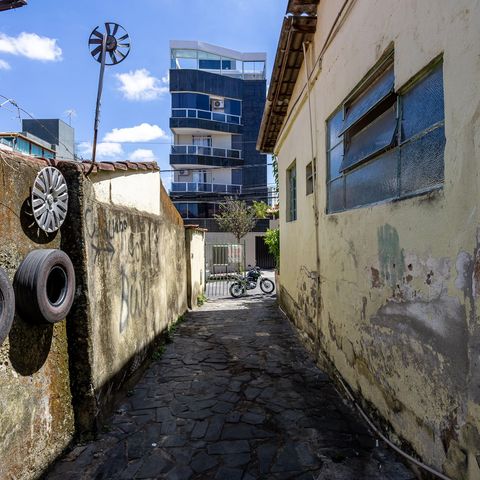 Casa à venda com 300m², 5 quartos e 3 vagas Casa à venda com 300m², 5 quartos e 3 vagasGaragem