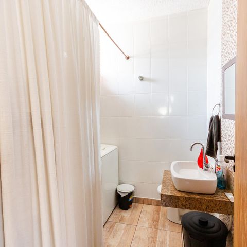 Casa à venda com 150m², 2 quartos e 2 vagas Casa à venda com 150m², 2 quartos e 2 vagasBanheiro e Área de Serviço