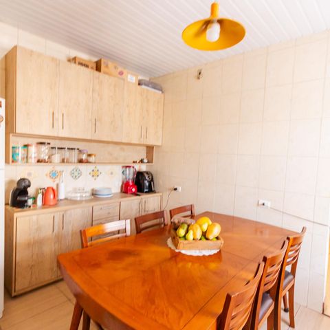 Casa à venda com 150m², 2 quartos e 2 vagas Casa à venda com 150m², 2 quartos e 2 vagasCozinha
