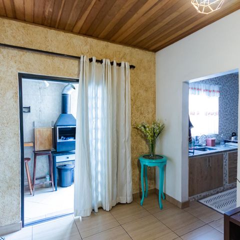 Casa à venda com 150m², 2 quartos e 2 vagas Casa à venda com 150m², 2 quartos e 2 vagasSala
